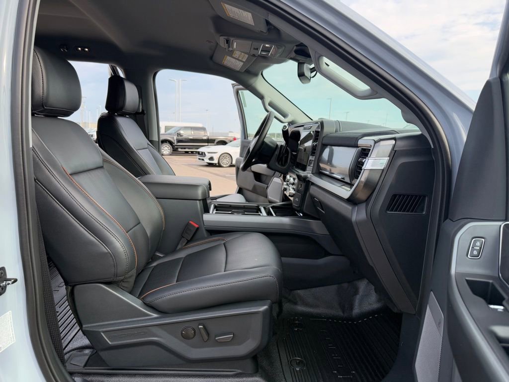 New 2026 Ford F250 Lariat w/ Black Appearance Package image 18