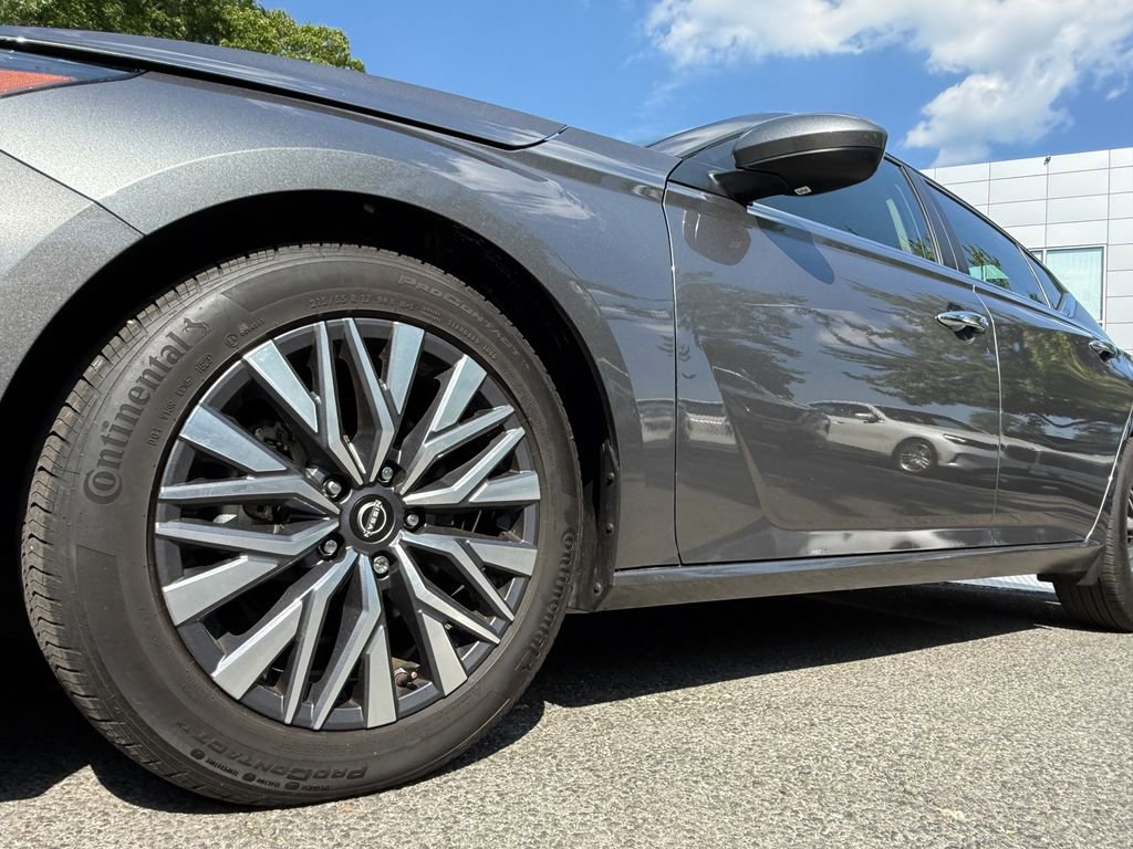 Used 2023 Nissan Altima 2.5 SV FWD image 9
