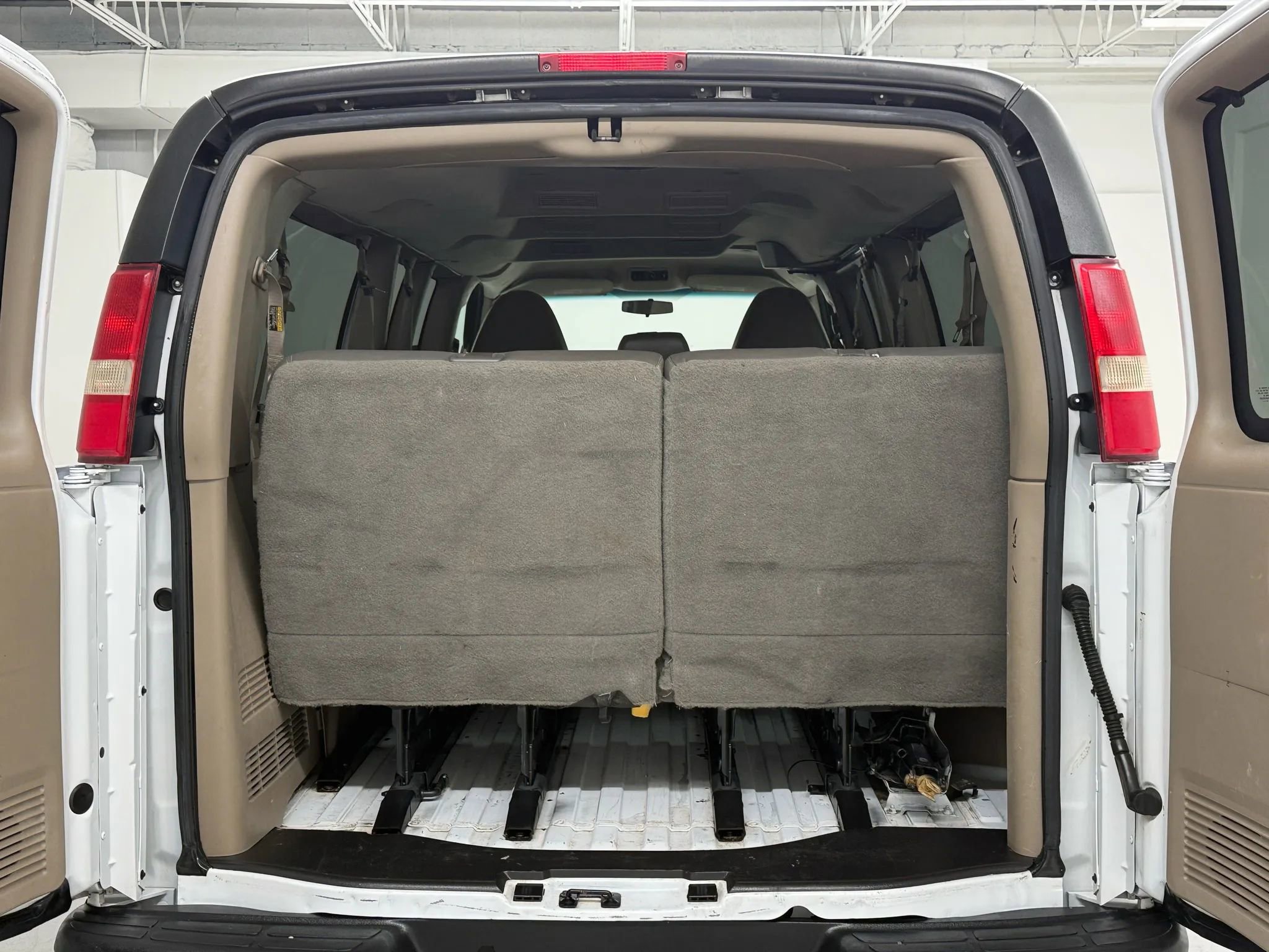 Used 2013 Chevrolet Express 3500 LS image 28