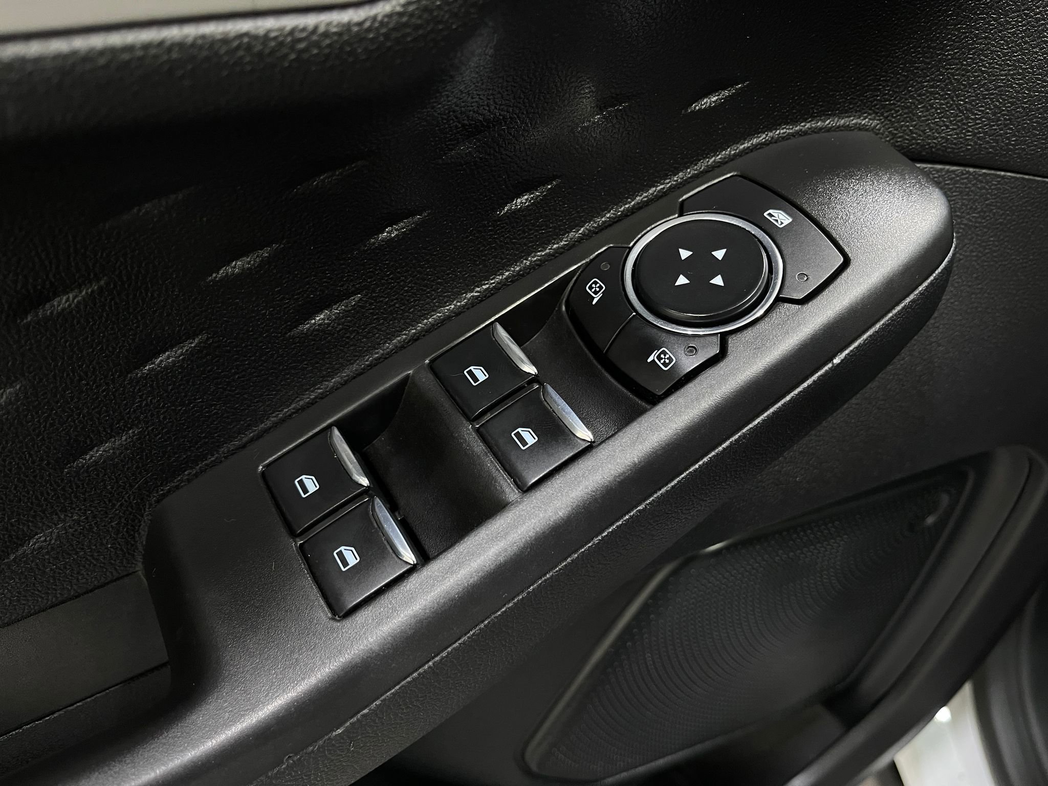 Used 2020 Ford Escape SE image 15