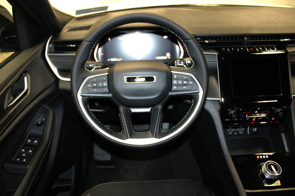 New 2025 Jeep Grand Cherokee Altitude image 12