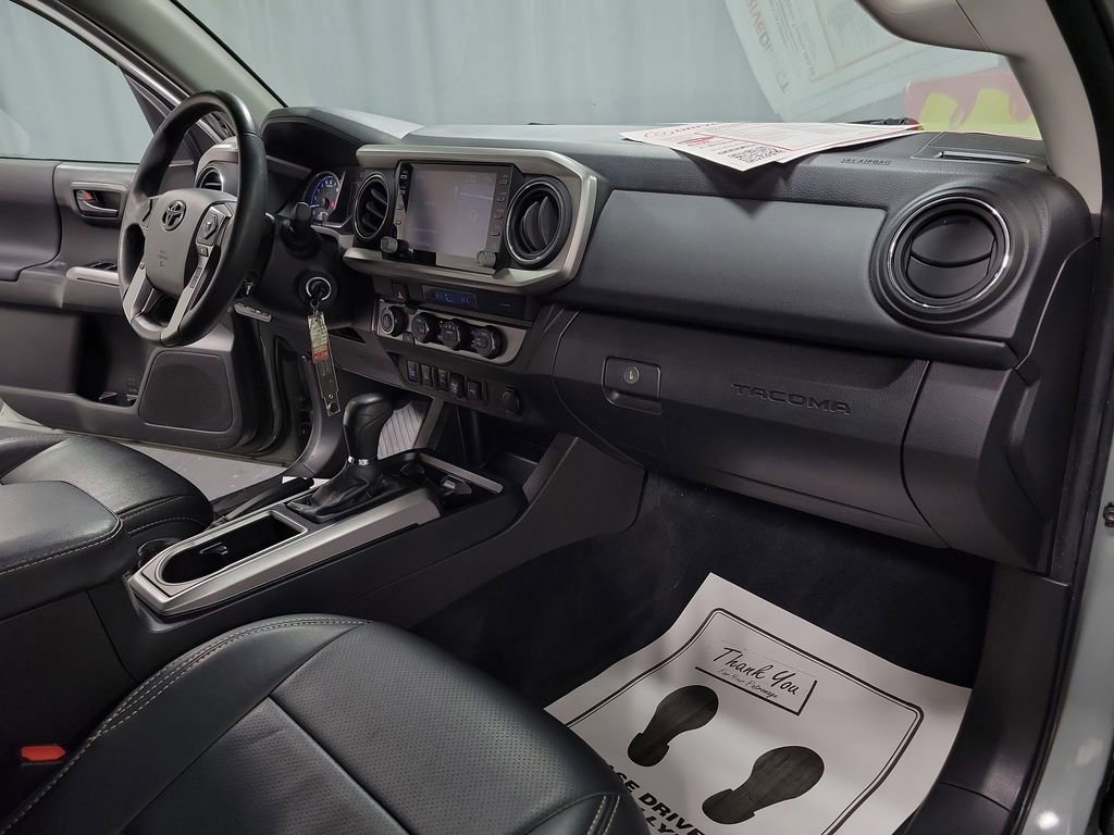 Used 2022 Toyota Tacoma SR5 w/ Trail Edition image 28