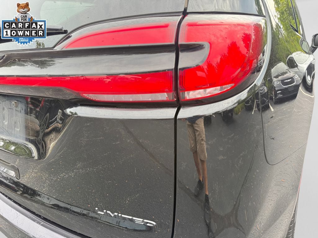 Certified 2025 Chrysler Pacifica Limited FWD image 19