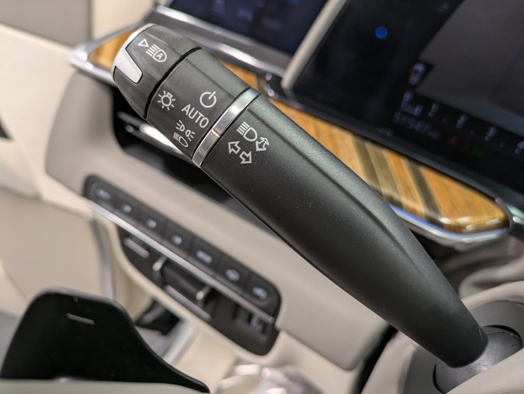 Used 2022 Cadillac Escalade Premium Luxury Platinum image 16