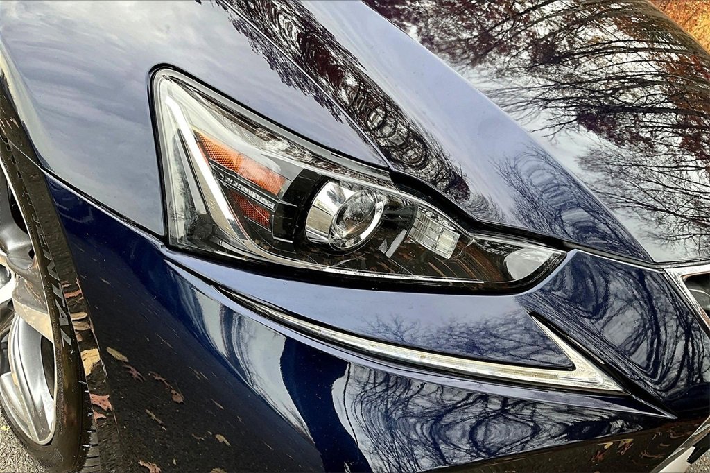 Used 2018 Lexus IS 300 AWD image 31