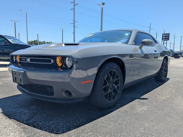 Used 2018 Dodge Challenger SXT RWD image 9