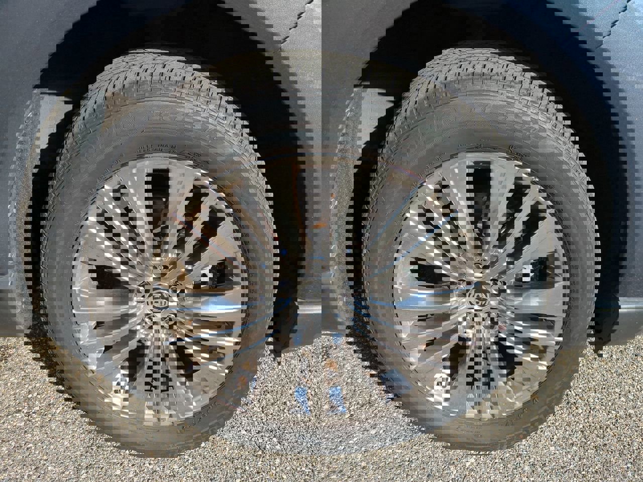 Used 2021 Toyota Venza Limited w/ Advanced Technology Package image 11