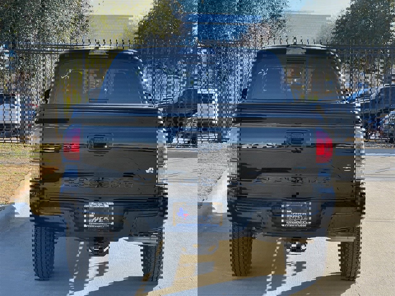 Used 2023 Toyota Tacoma Limited image 4