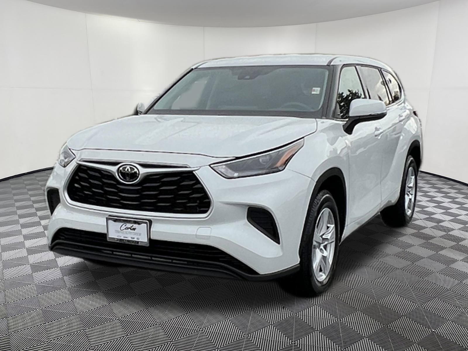 Used 2022 Toyota Highlander L image 3