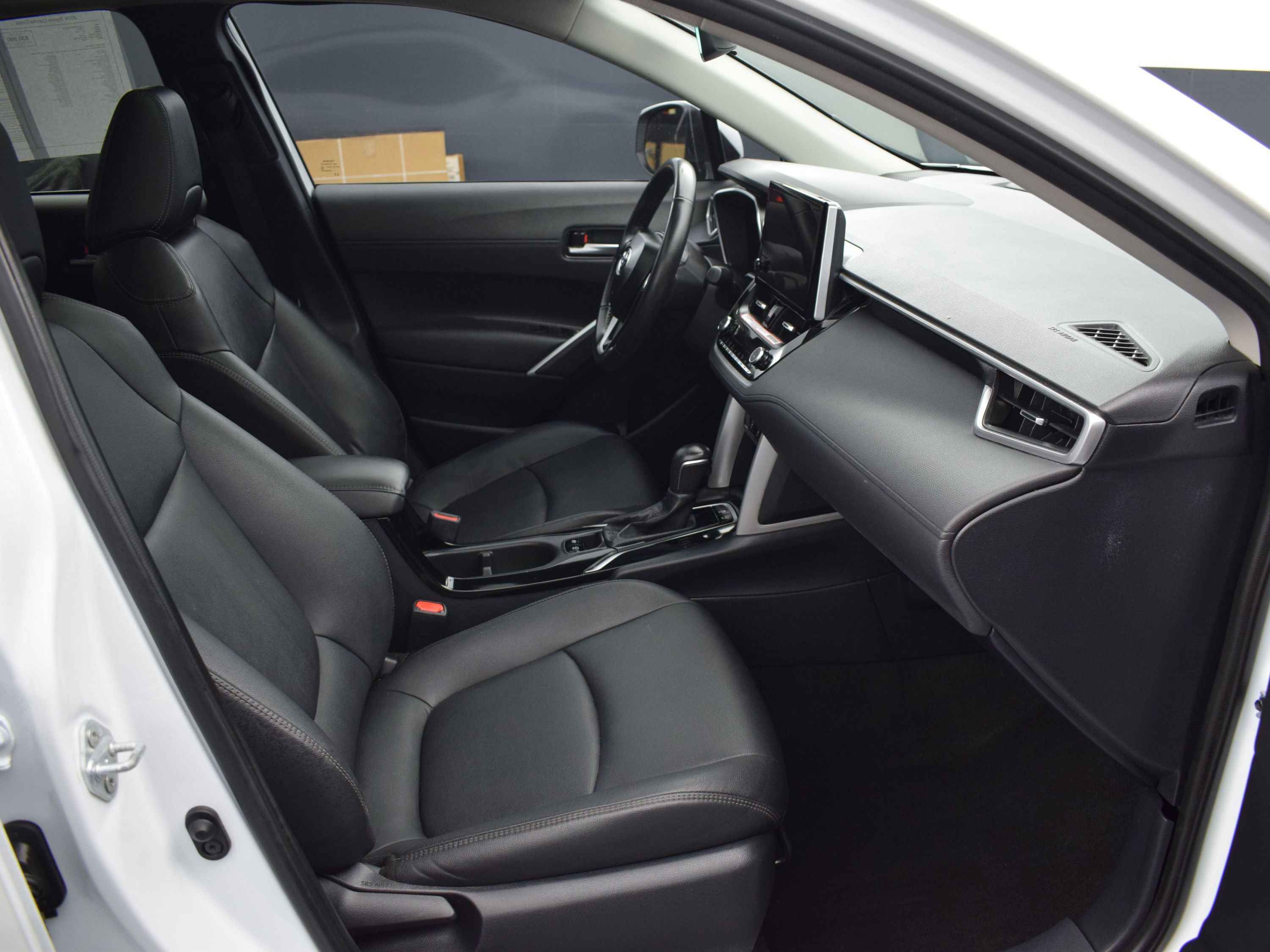 Used 2024 Toyota Corolla Cross XLE w/ Convenience Package image 10