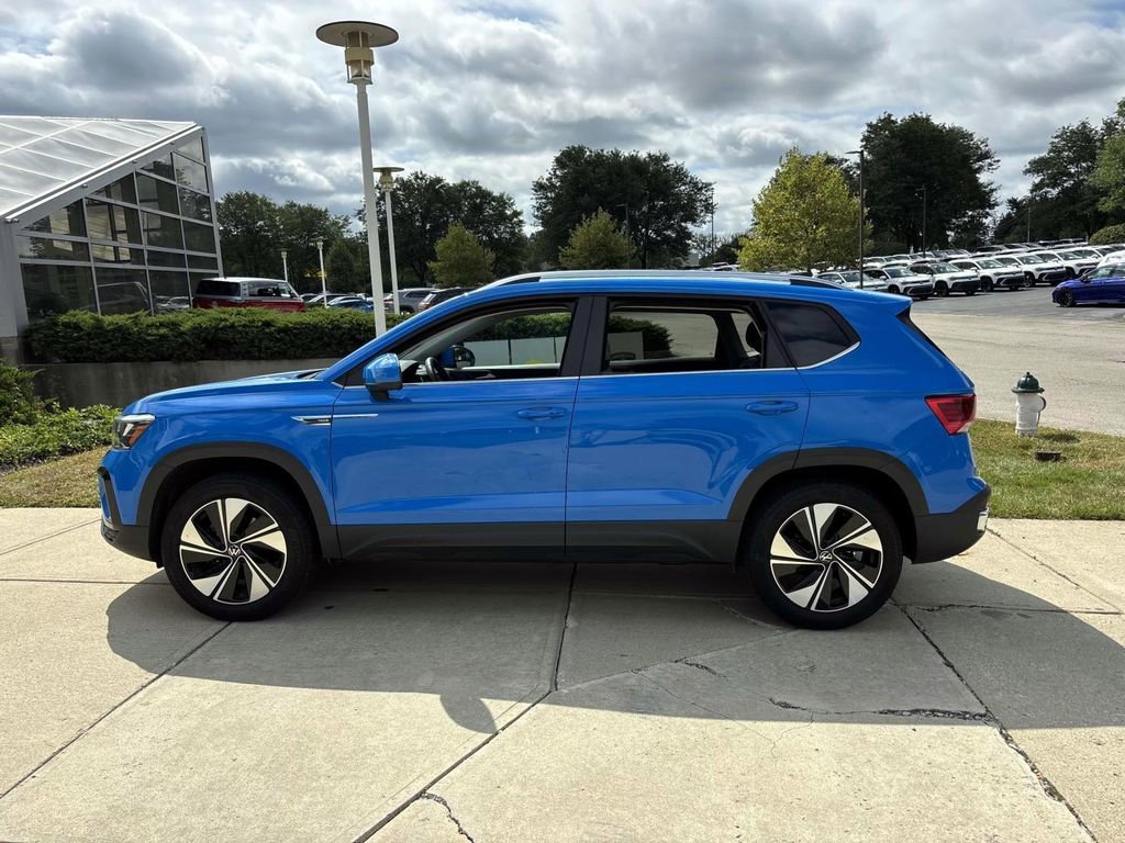 Used 2024 Volkswagen Taos SE image 4