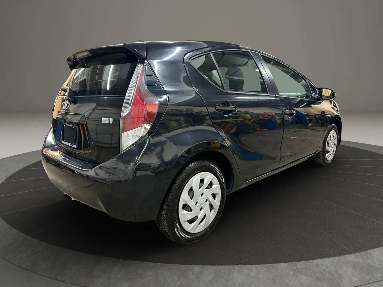 Used 2015 Toyota Prius C Three image 8