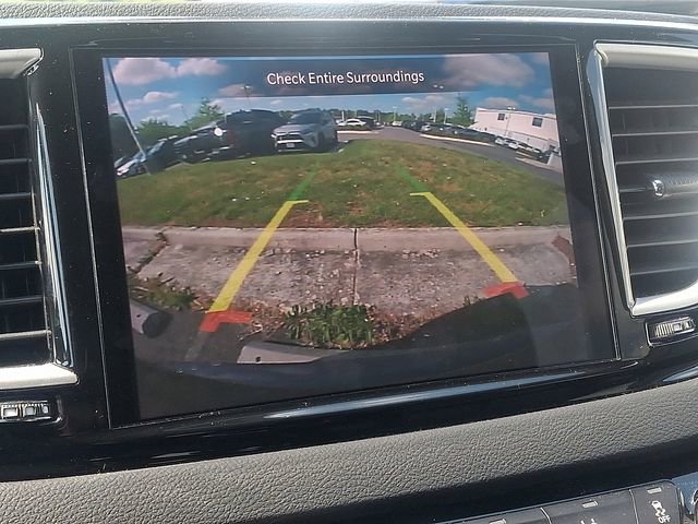 Used 2023 Chrysler Pacifica Touring-L FWD image 18