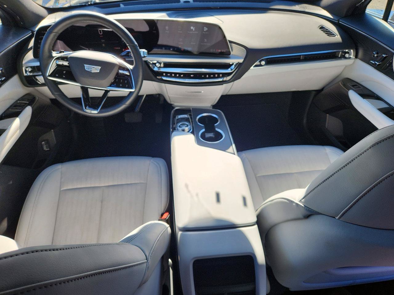 Used 2024 Cadillac Lyriq Luxury AWD/4WD image 7