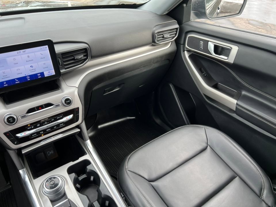 Certified 2023 Ford Explorer XLT w/ Equipment Group 202A image 33