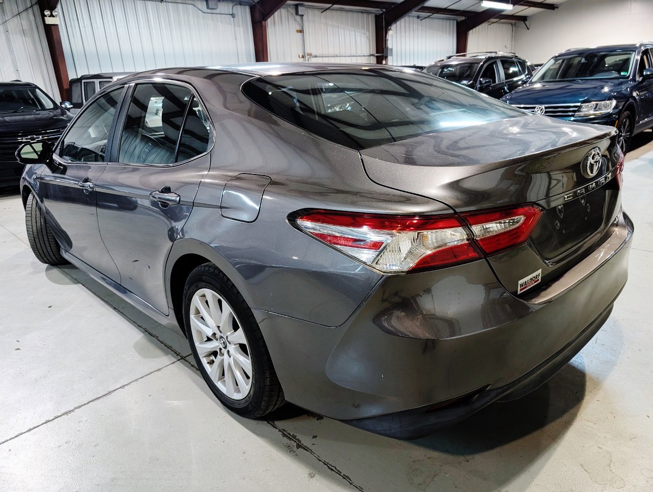 Used 2018 Toyota Camry LE image 5