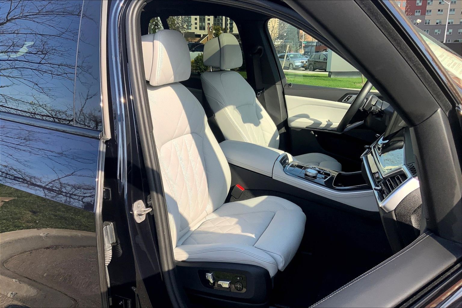 Used 2024 BMW X5 M60i image 8