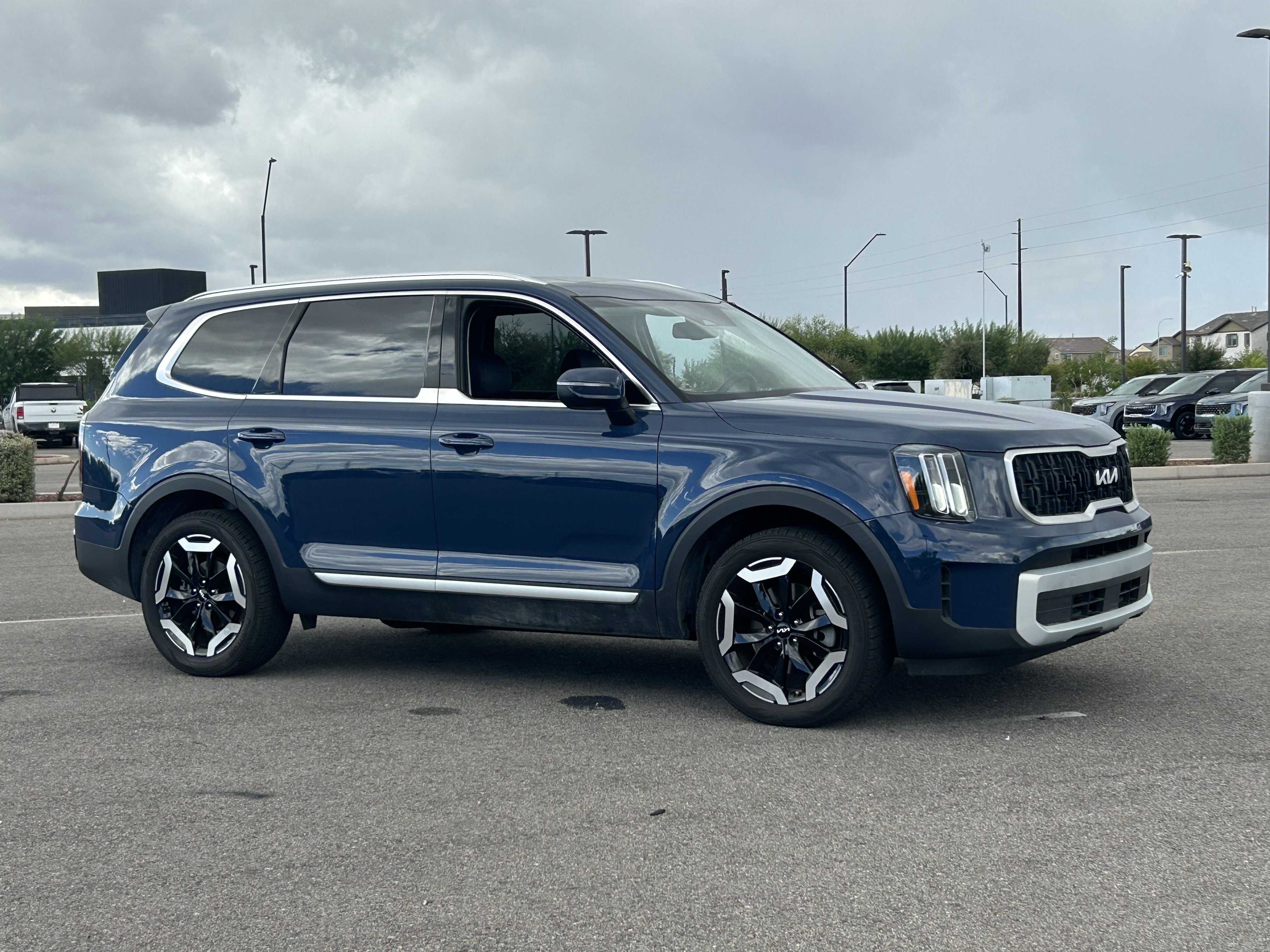 Certified 2023 Kia Telluride EX w/ EX Captain's Chair Package FWD image 7