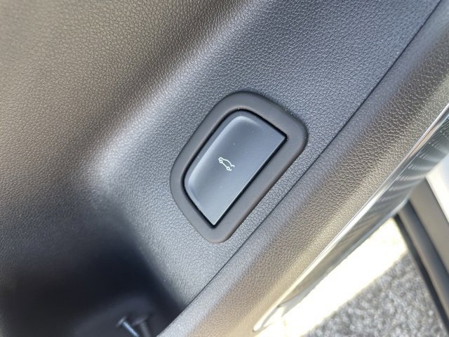 Used 2025 GMC Acadia Elevation image 11