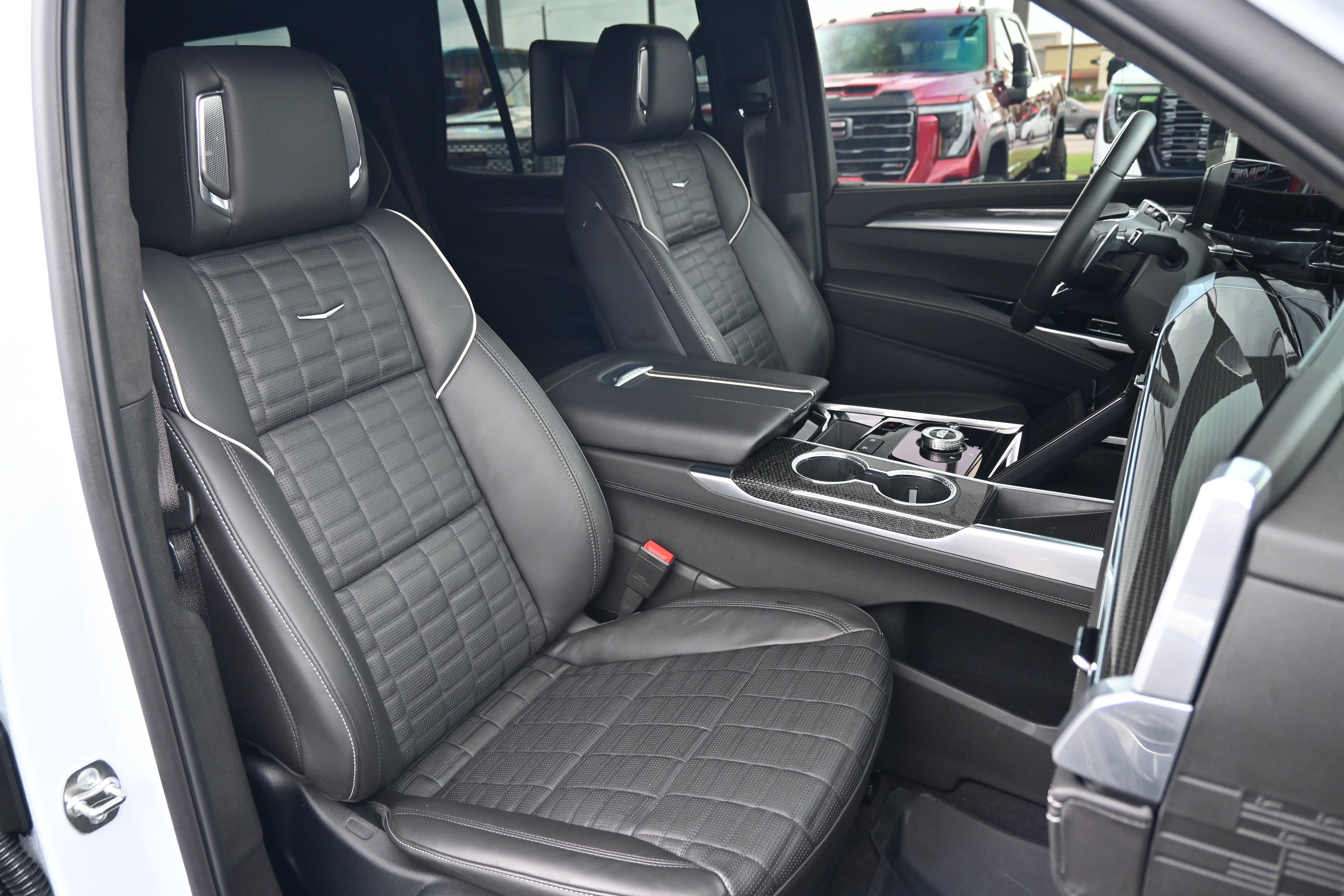 Used 2026 Cadillac Escalade V w/ LPO, ONYX Package AWD/4WD image 31