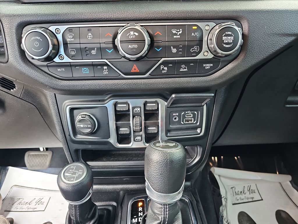 Used 2024 Jeep Wrangler Unlimited w/ Convenience Group AWD/4WD image 33