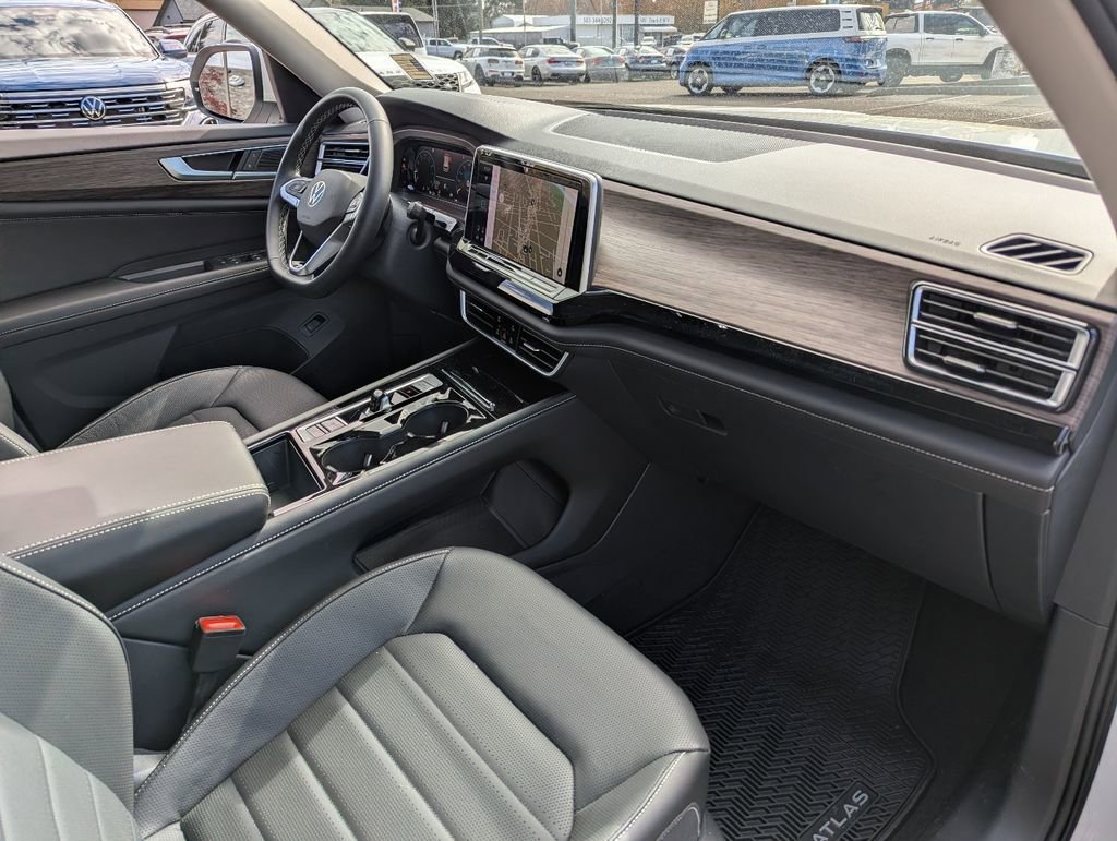 Used 2025 Volkswagen Atlas SEL AWD/4WD image 39