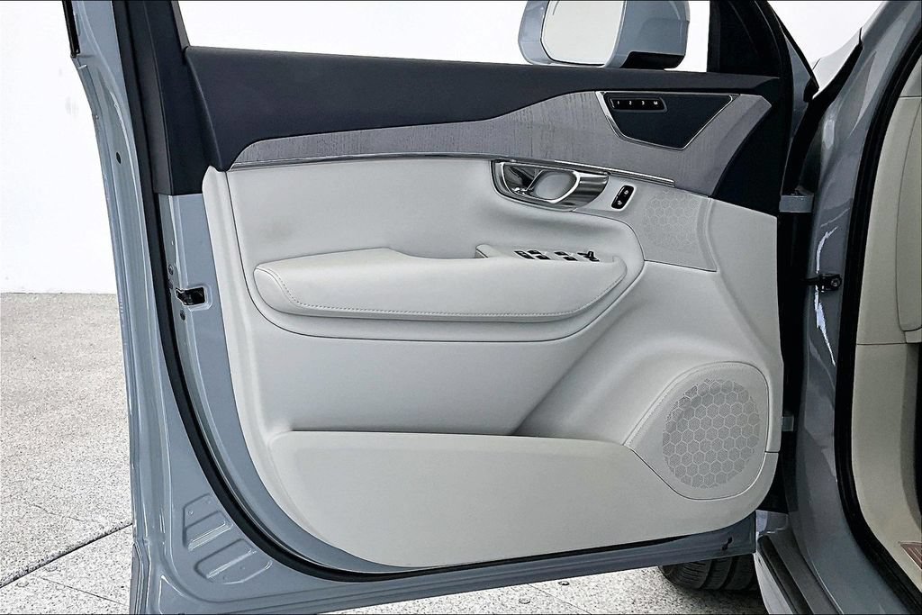Certified 2025 Volvo XC90 B5 Plus w/ Protection Package Premier AWD/4WD image 23