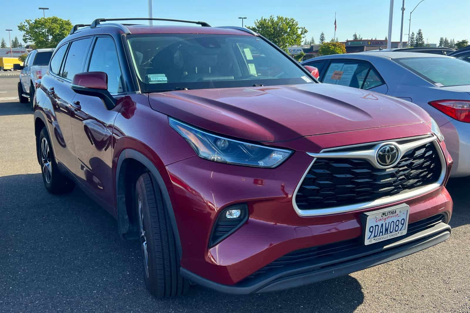 Used 2022 Toyota Highlander XLE AWD/4WD image 3