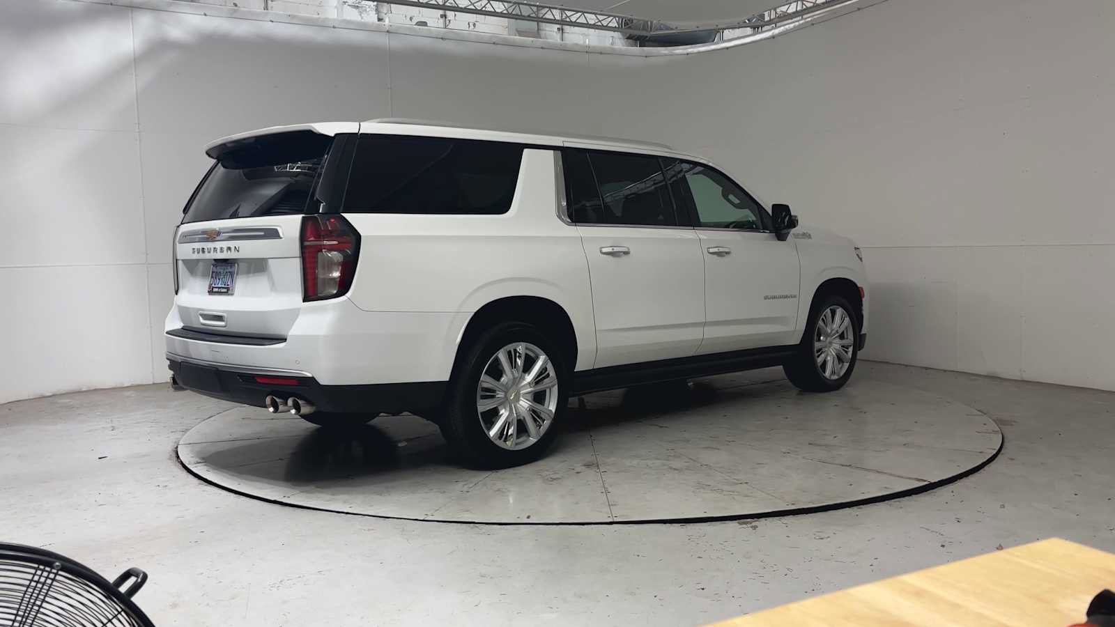 Used 2024 Chevrolet Suburban High Country w/ Premium Package AWD/4WD image 5