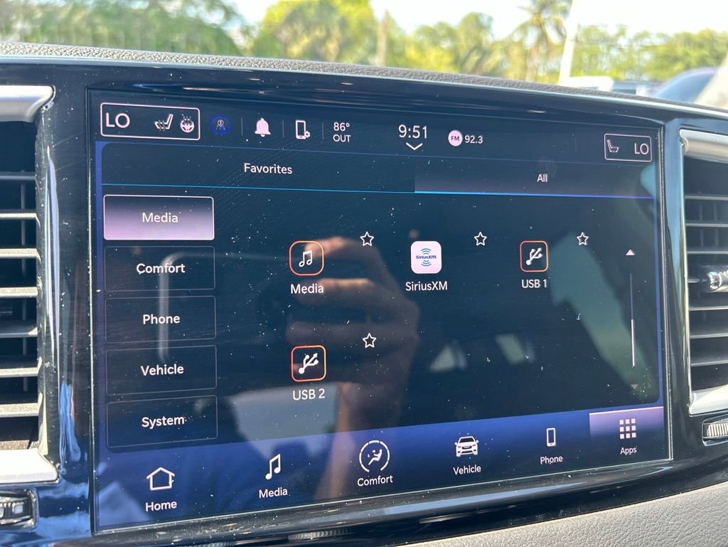 Used 2024 Chrysler Pacifica Touring-L FWD image 31