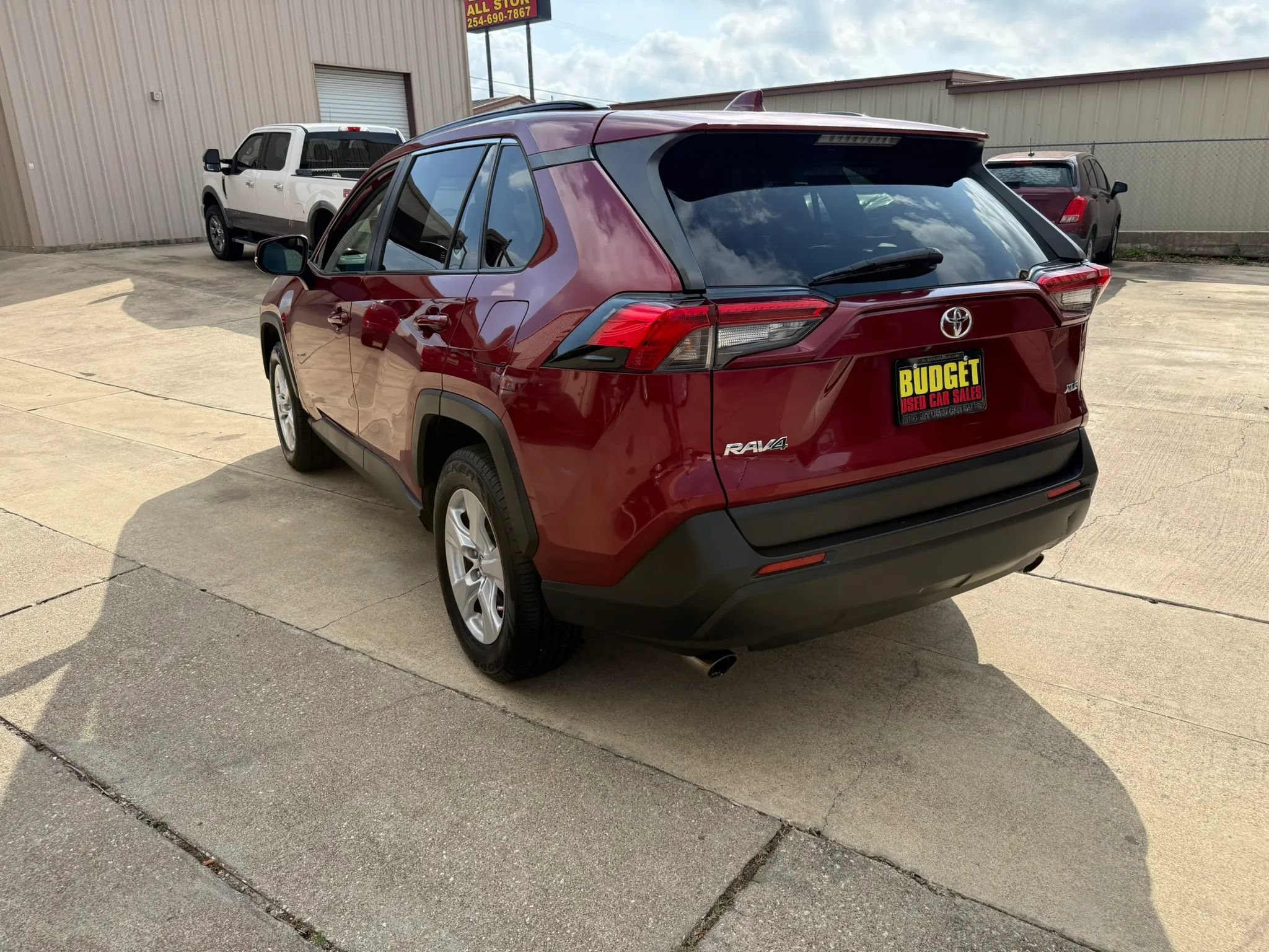Used 2019 Toyota RAV4 XLE w/ Carpet Mat Package FWD image 7