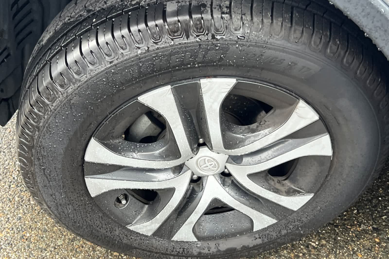 Used 2017 Toyota RAV4 LE FWD image 10