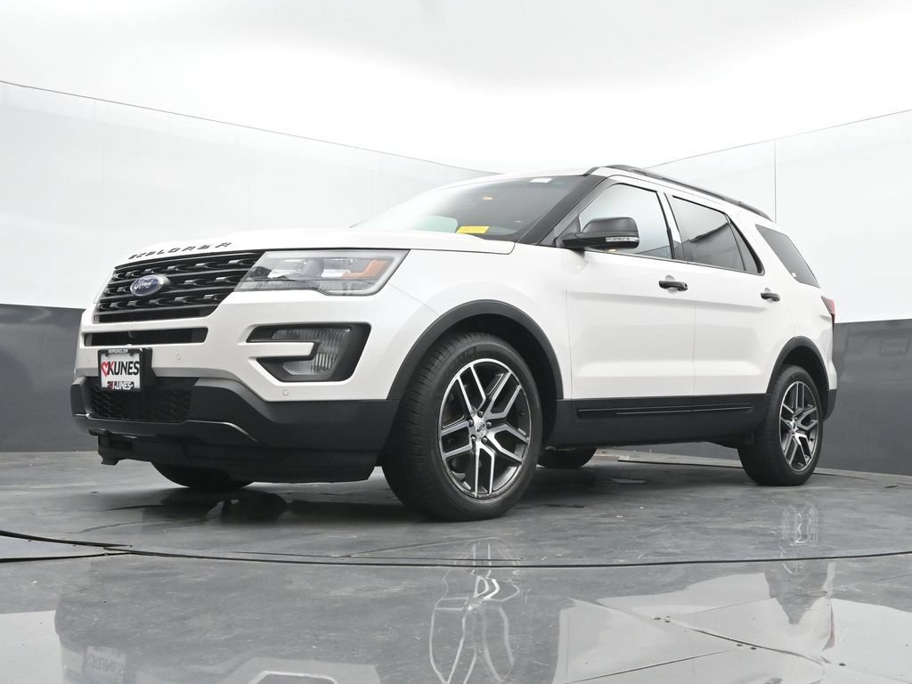 Used 2017 Ford Explorer Sport w/ Equipment Group 401A AWD/4WD image 44