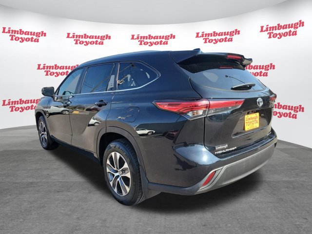 Used 2023 Toyota Highlander XLE image 32