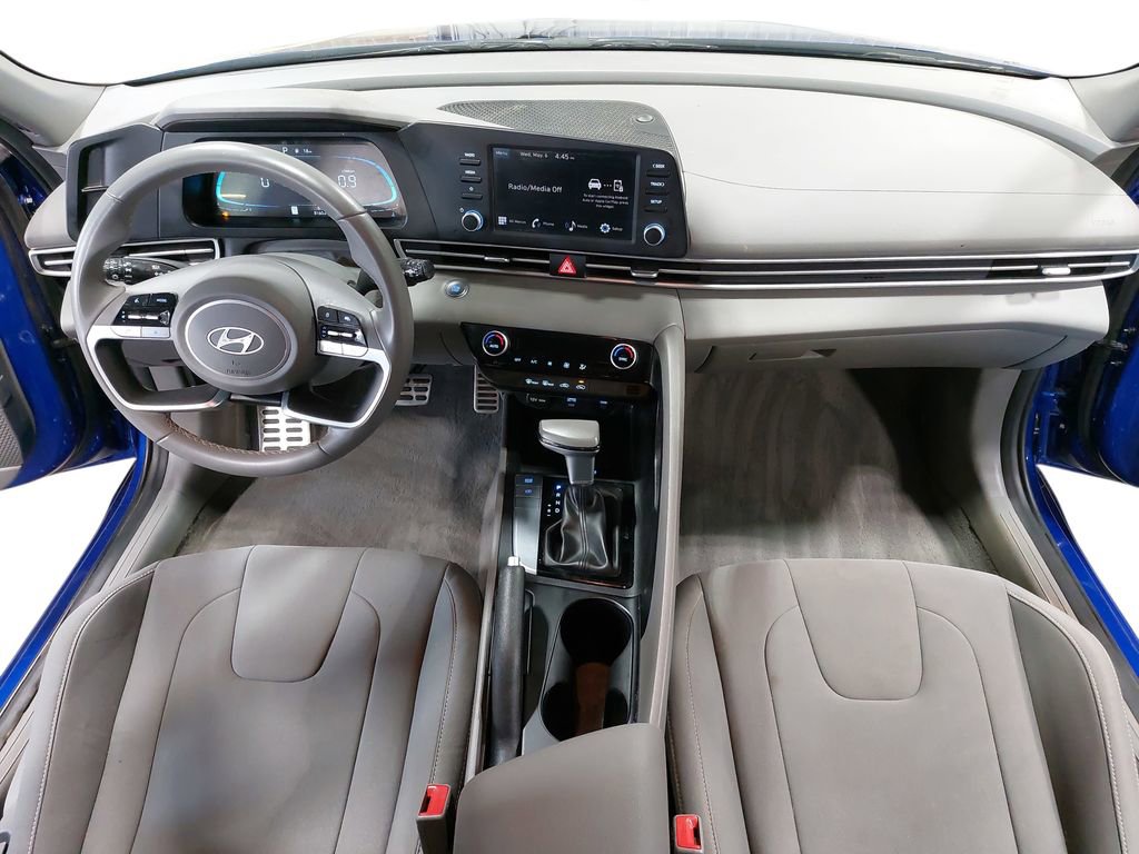 Used 2025 Hyundai Elantra Sport FWD image 9