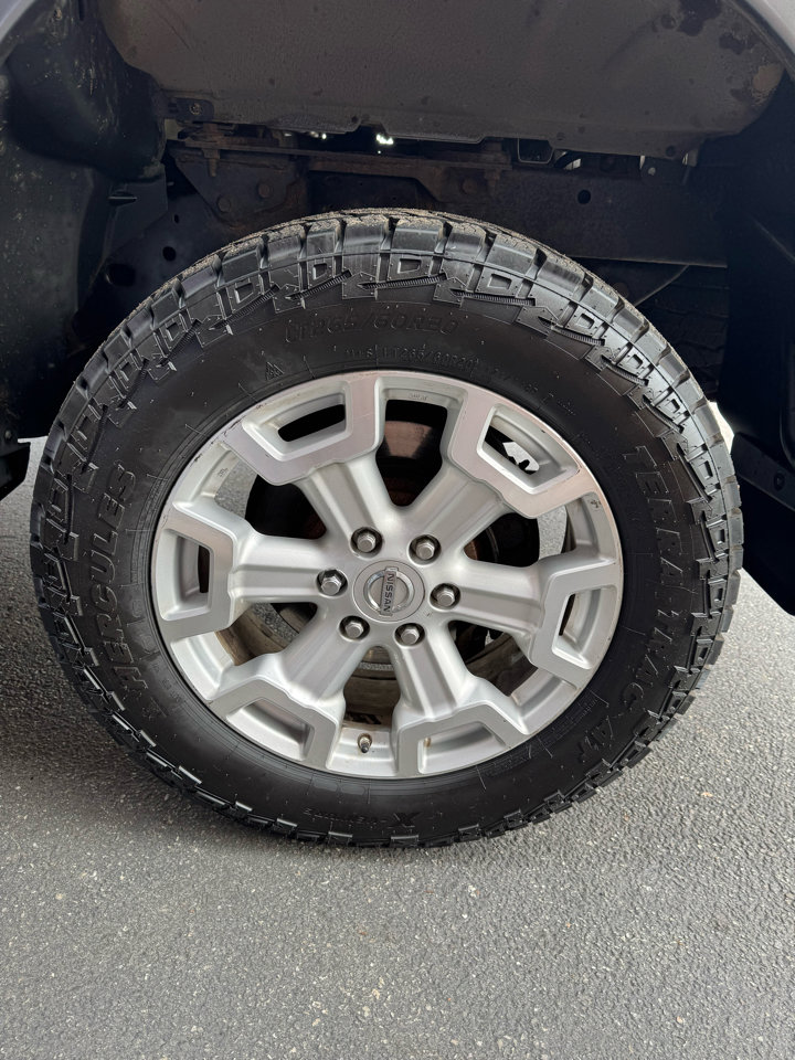 Used 2017 Nissan Titan SV image 11