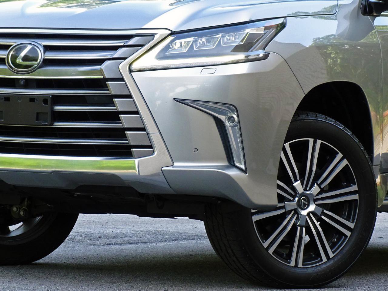 Used 2019 Lexus LX 570 4WD w/ Luxury Package image 12