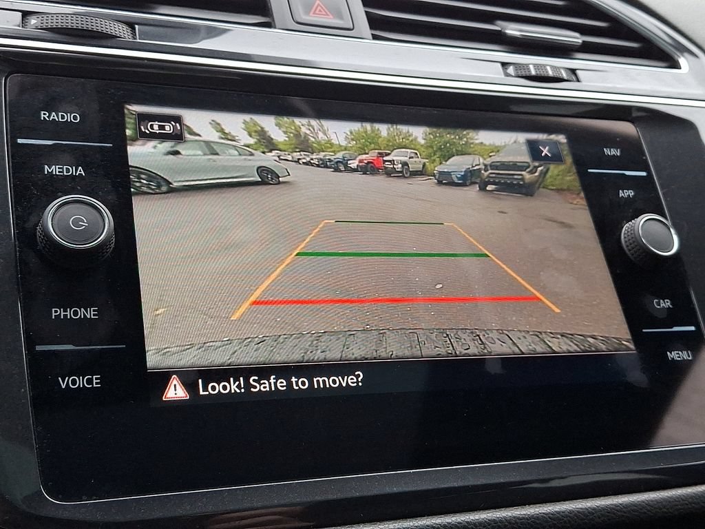 Used 2023 Volkswagen Tiguan SEL R-Line AWD/4WD image 4