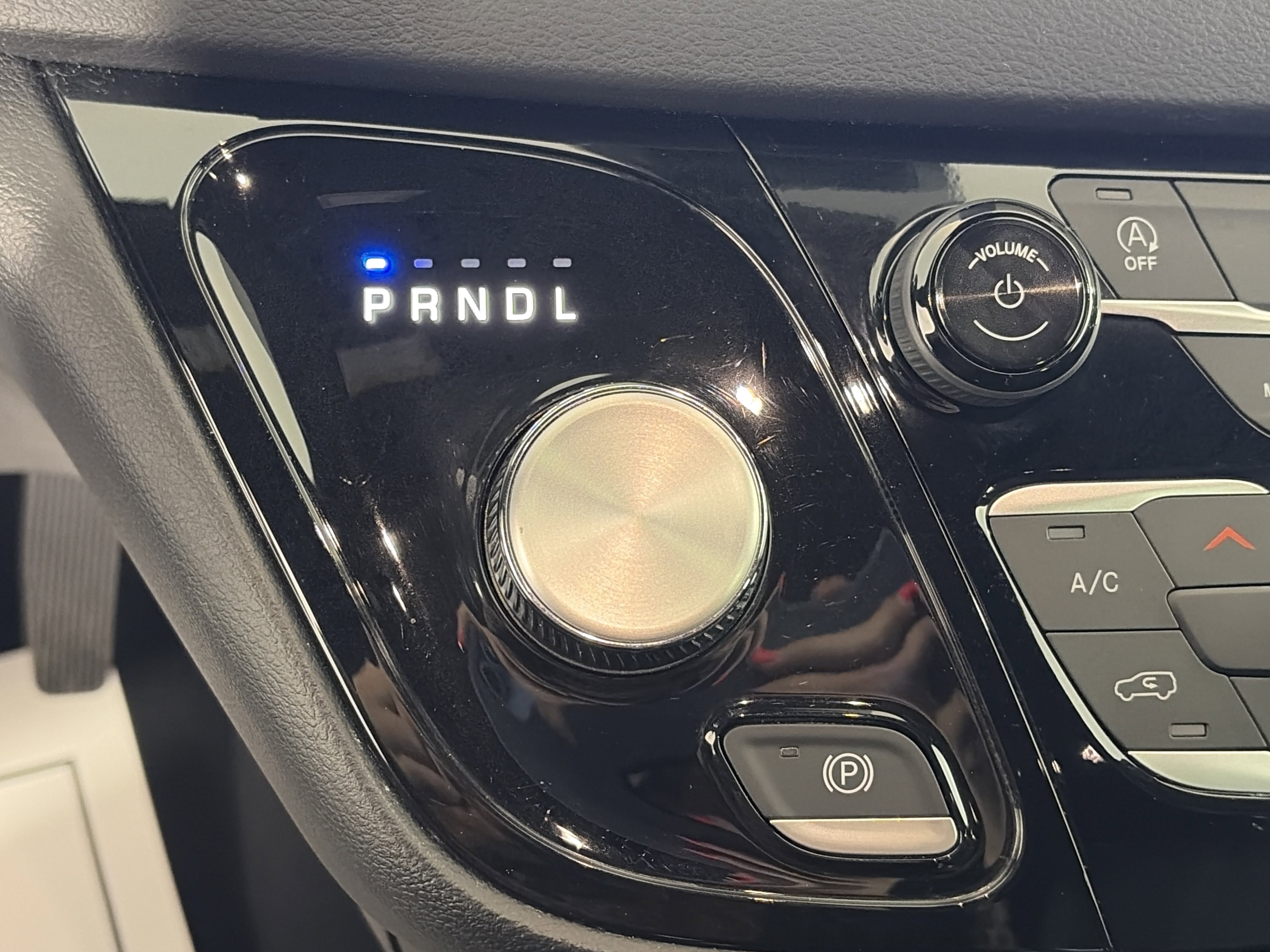 Used 2026 Chrysler Pacifica Select image 23