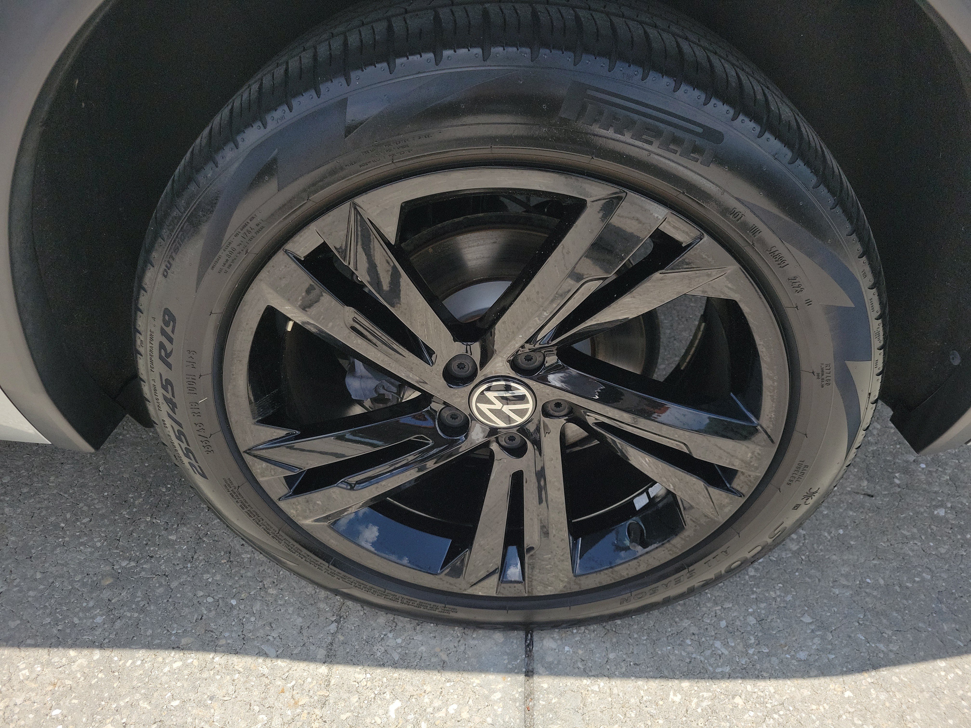 Certified 2023 Volkswagen Tiguan SE R-Line FWD image 31