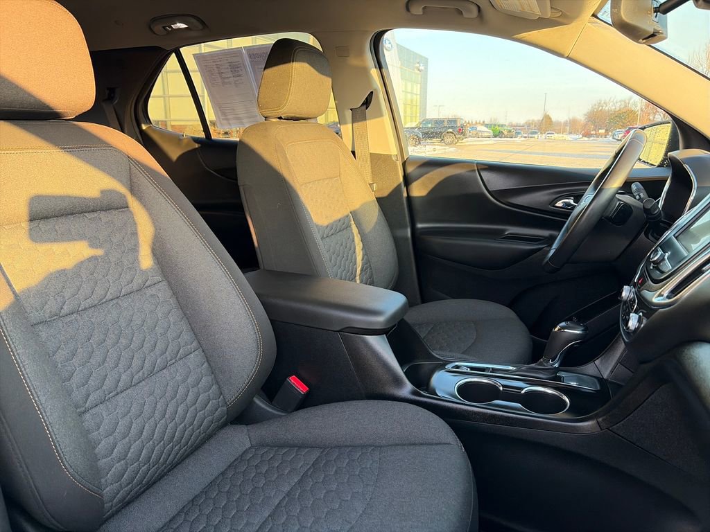 Used 2019 Chevrolet Equinox LT w/ Driver Convenience Package image 16