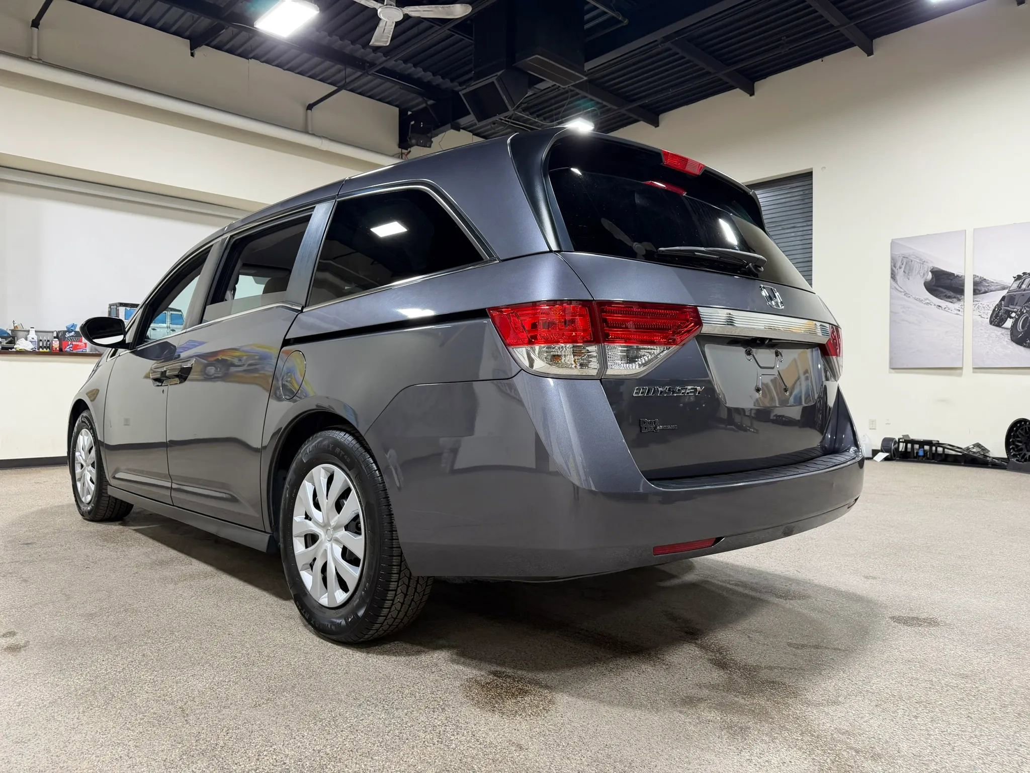 Used 2016 Honda Odyssey LX image 12