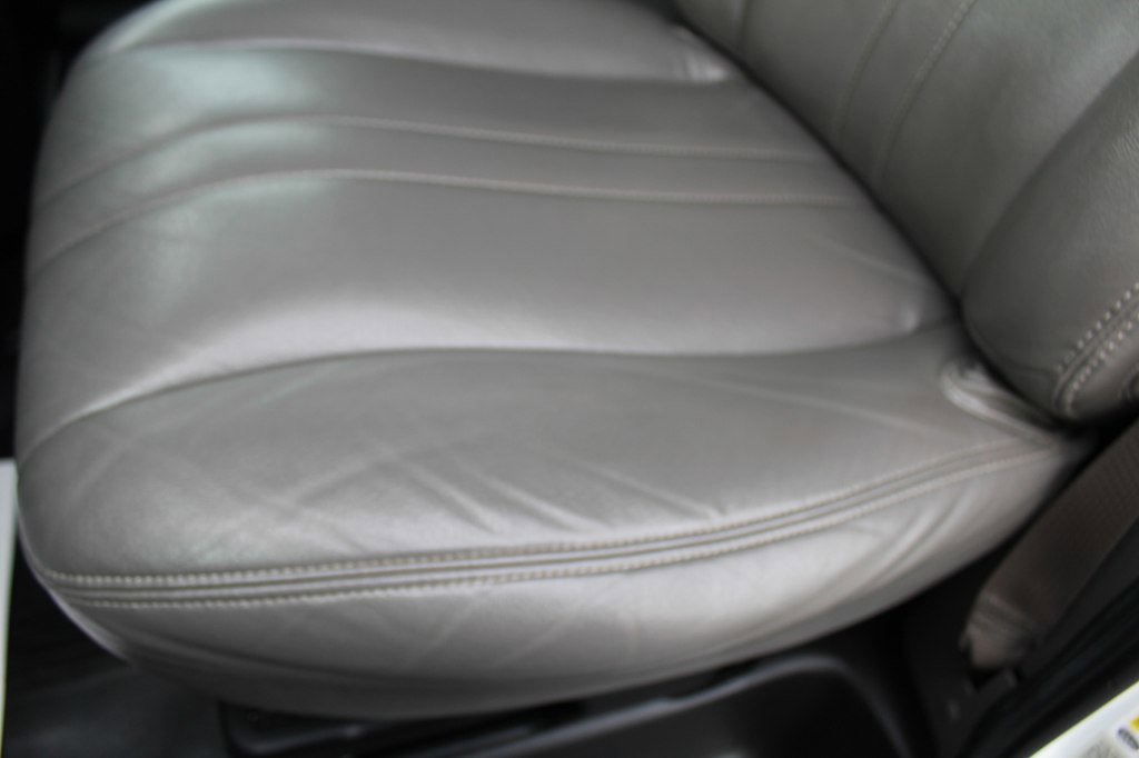 Used 2022 Chevrolet Express 2500 w/ Driver Convenience Package RWD image 18