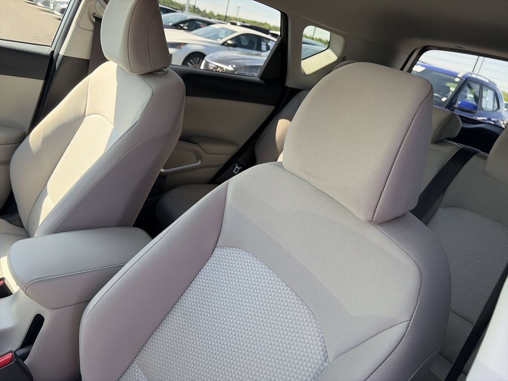 Used 2025 Kia Soul LX w/ LX Technology Package FWD image 11