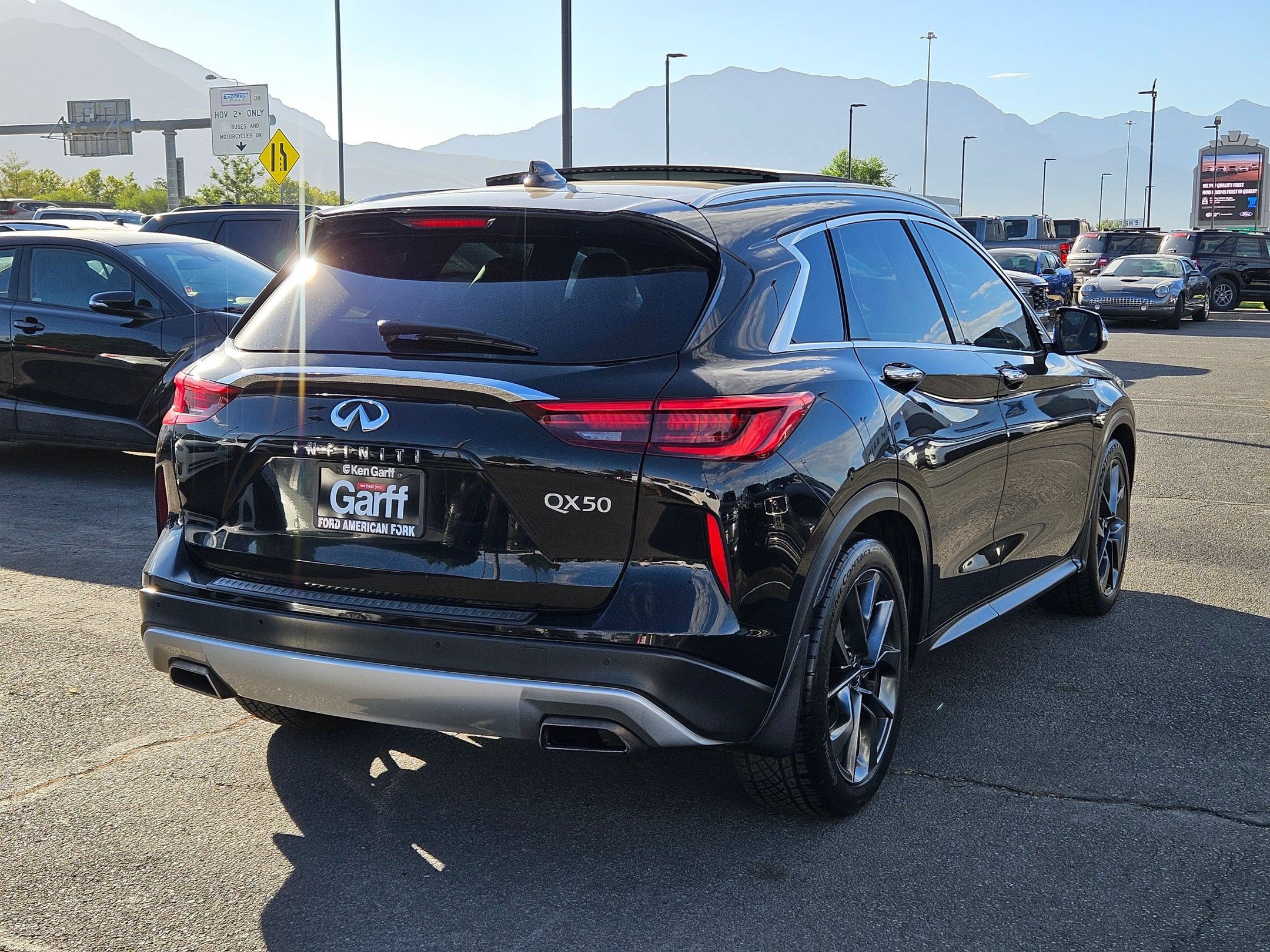 Used 2019 INFINITI QX50 Essential w/ Sensory Package AWD/4WD image 3