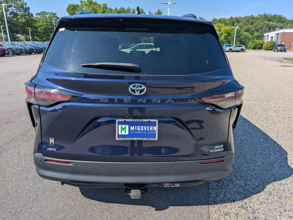Used 2024 Toyota Sienna XLE w/ XLE Plus Package AWD/4WD image 4