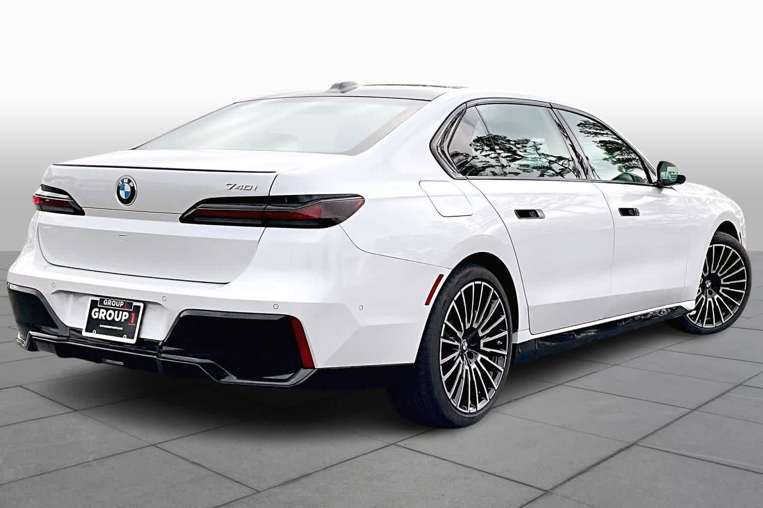 Used 2026 BMW 740i w/ Executive Package RWD image 13