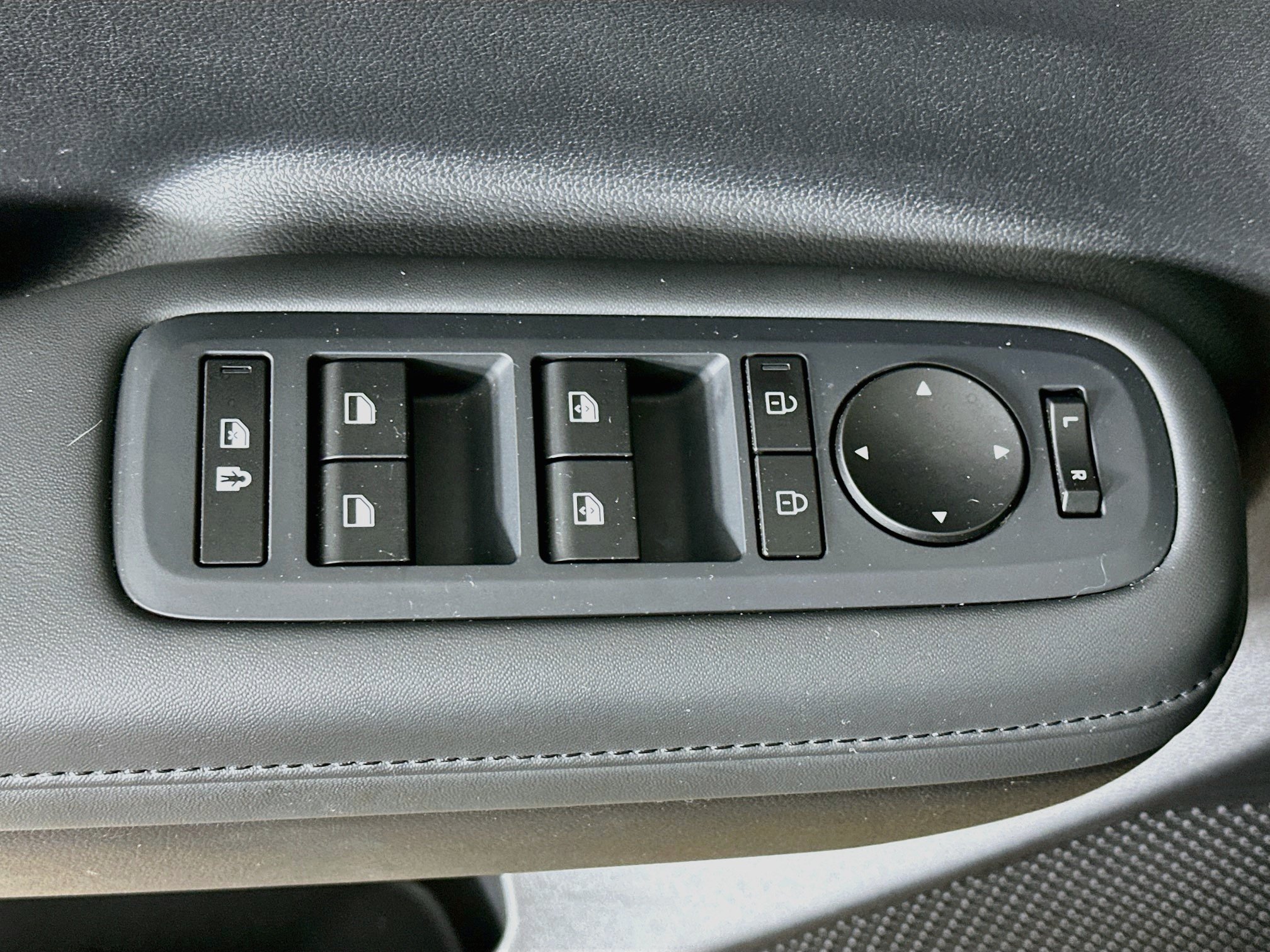 Used 2026 Hyundai Santa Fe SEL AWD/4WD image 15