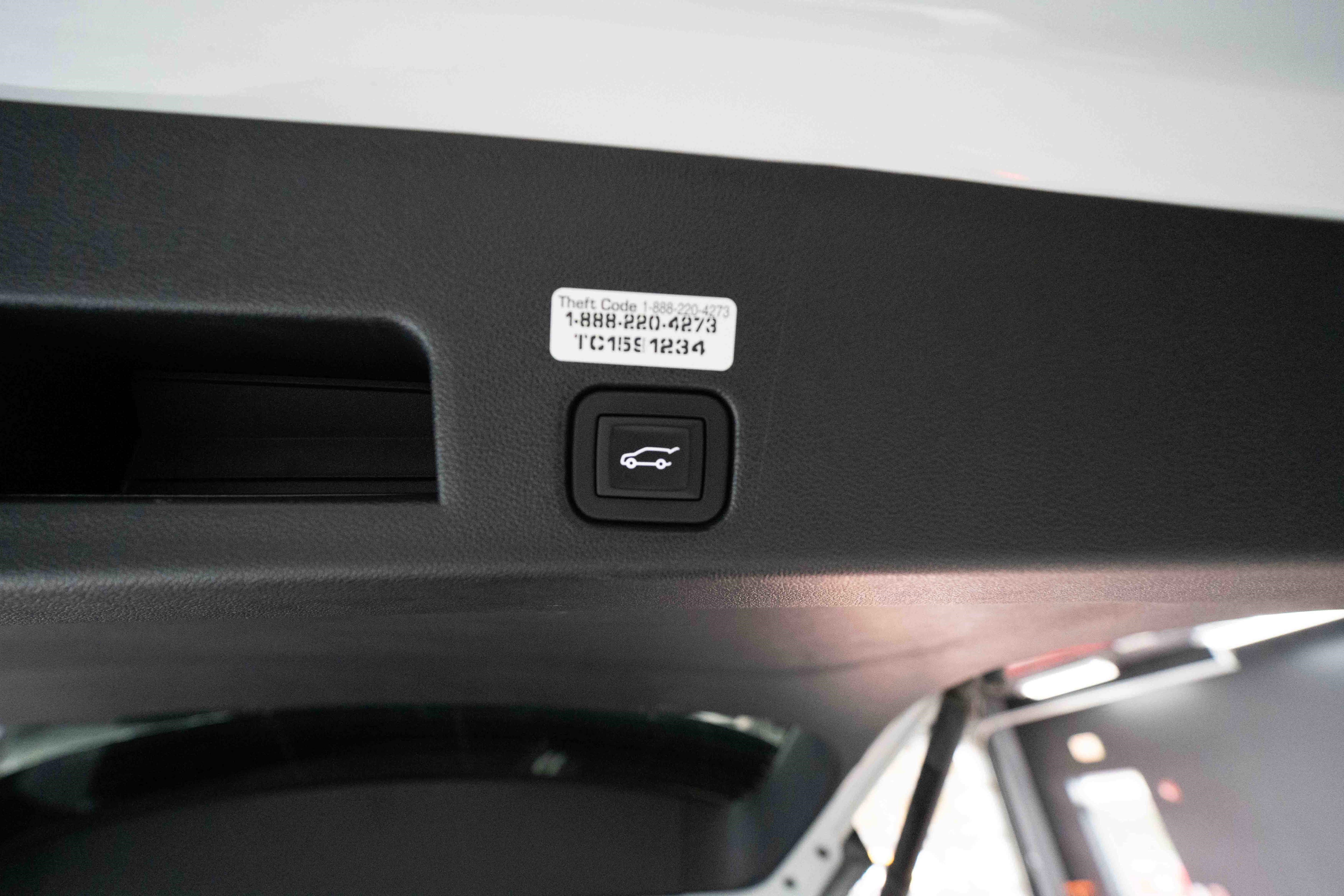 Used 2024 GMC Acadia AT4 w/ Luxury Package image 29