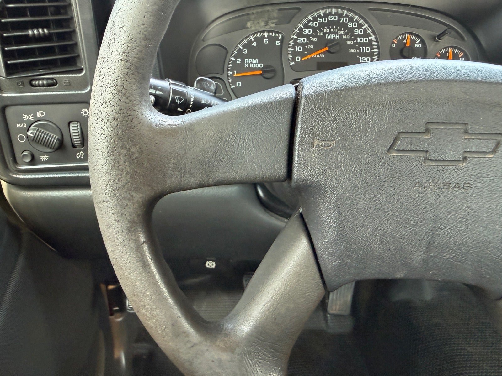 Used 2004 Chevrolet Silverado 1500 W/T RWD image 24